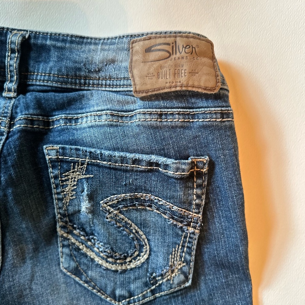 Silver Jeans Co Distressed Dark Wash | Size W27 L33 Elyse Mid Rise Slim Bootcut